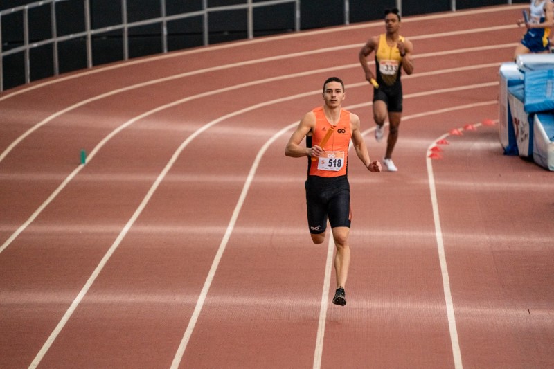 Julio Arenas – vencedor de la prueba de 400m.l y 4×400